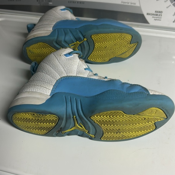 Girls Jordan 12s used no box - Picture 4 of 5